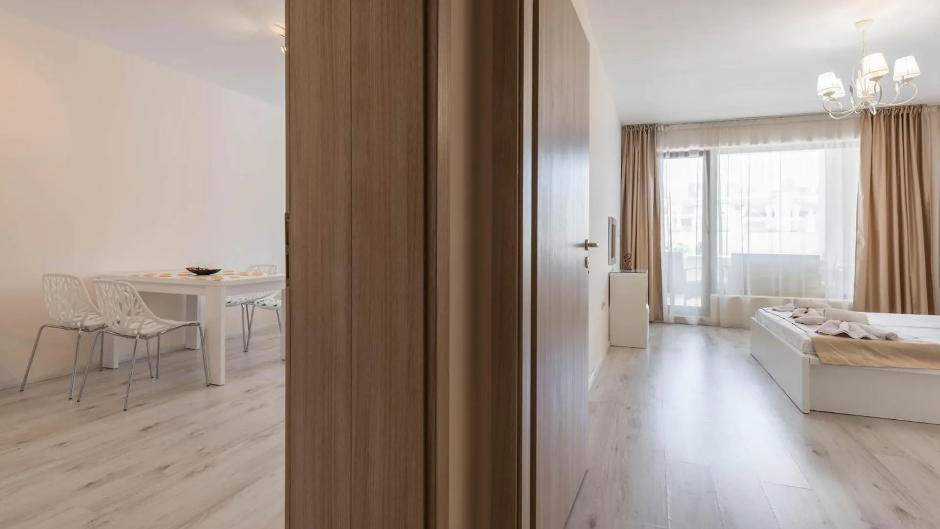 וארנה Seaside Apartment 0*,  בולגריה